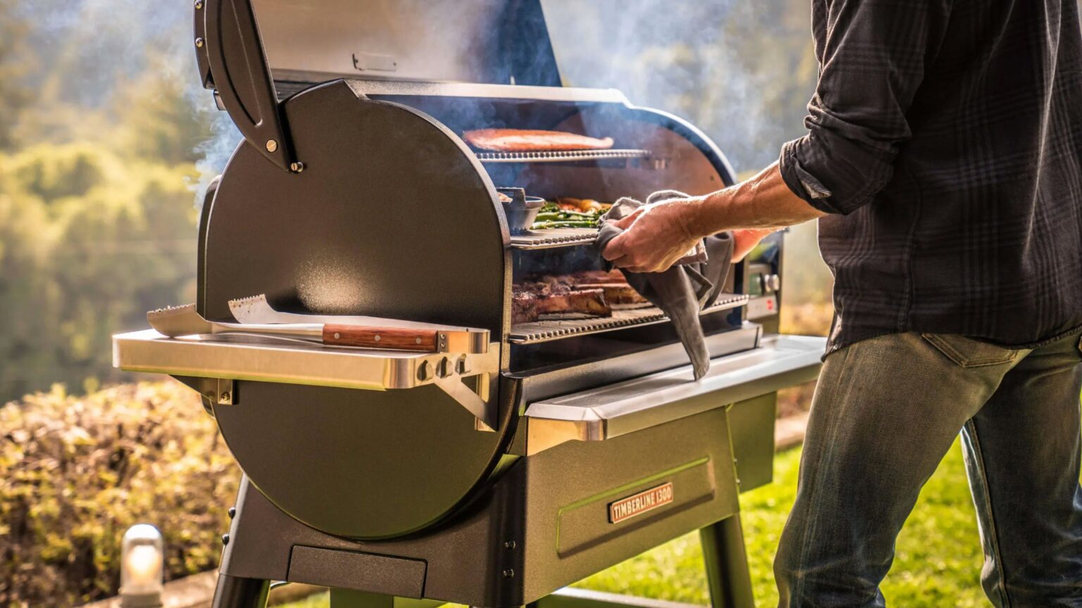 Pellet Grill vs Gas Grill Which is Better? 2022 Guide